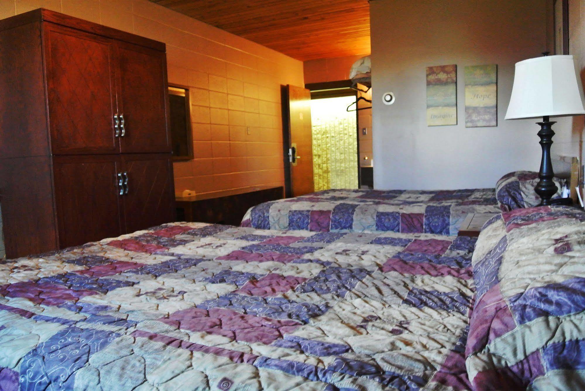 Vegreville Garden Inn Extérieur photo