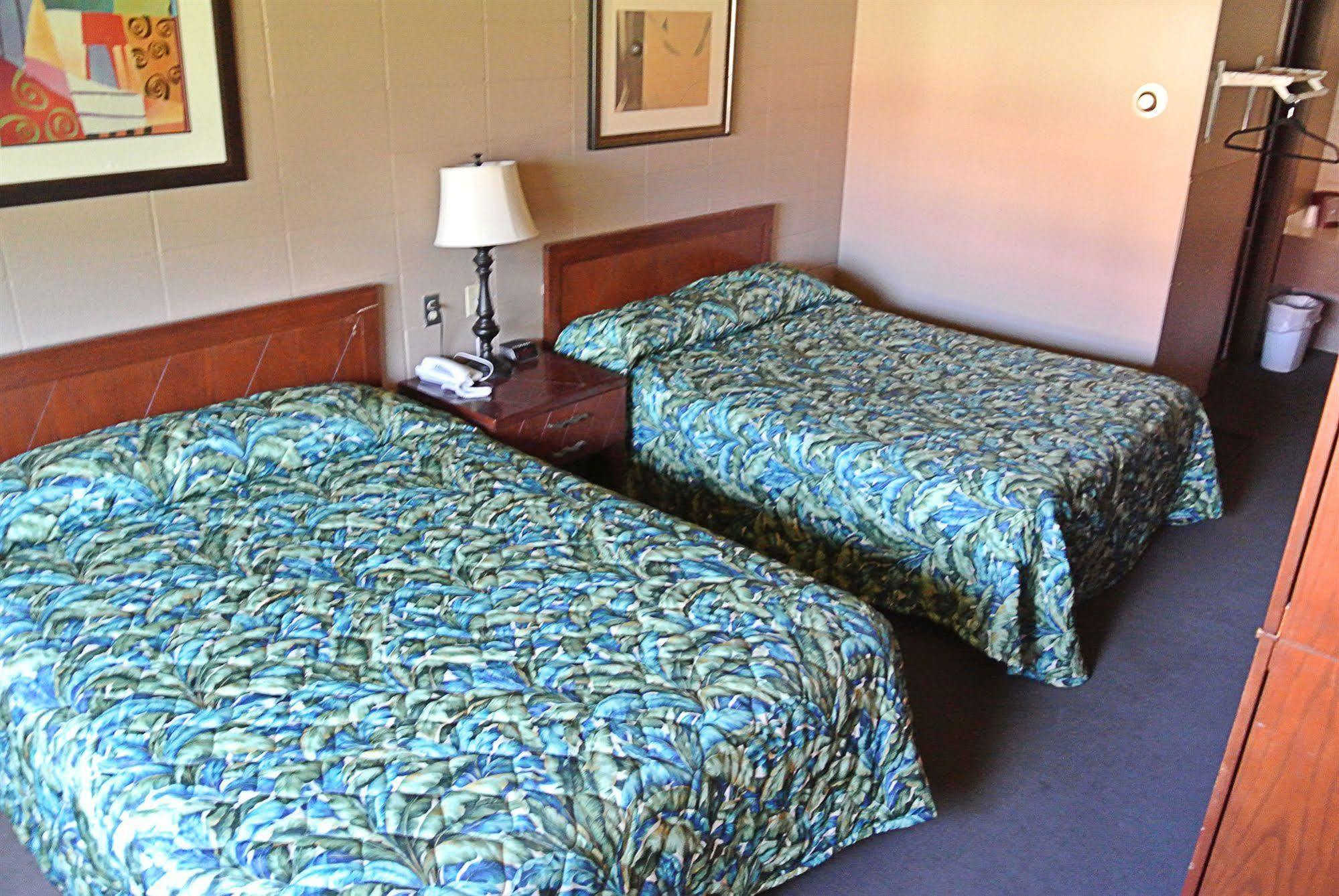 Vegreville Garden Inn Extérieur photo