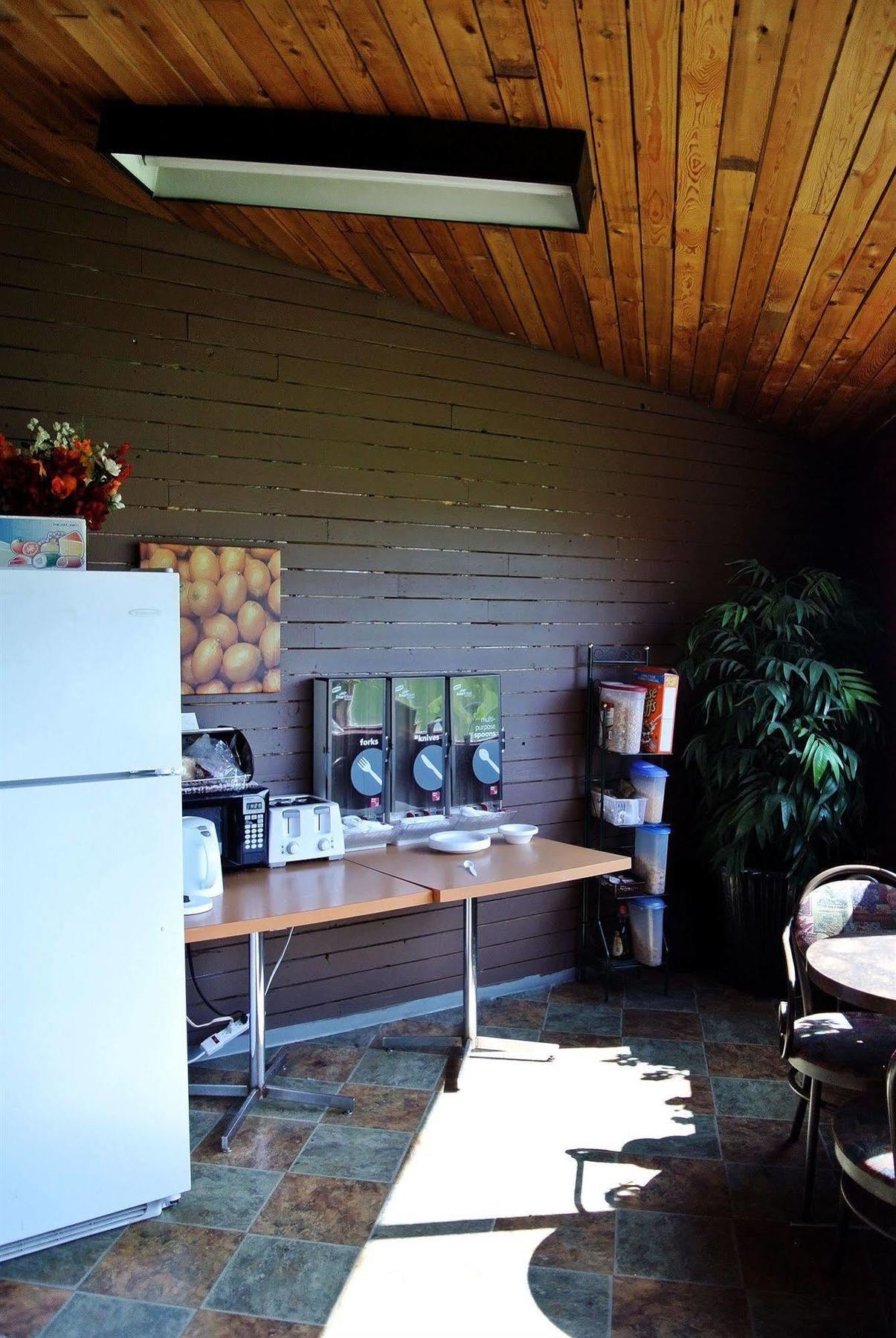 Vegreville Garden Inn Extérieur photo